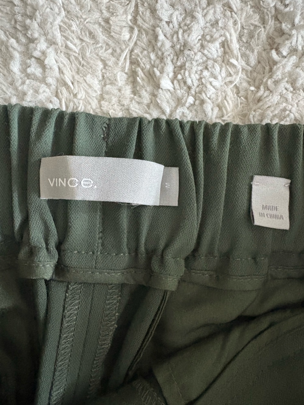 Vince Olive Green Tapered Pull-On Pleated Crepe Pants Size M - Picture 4 of 6
